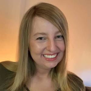 Meet your Posher, Elyssa